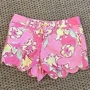 Lilly Pulitzer Scalloped Buttercup Shorts - Size 8